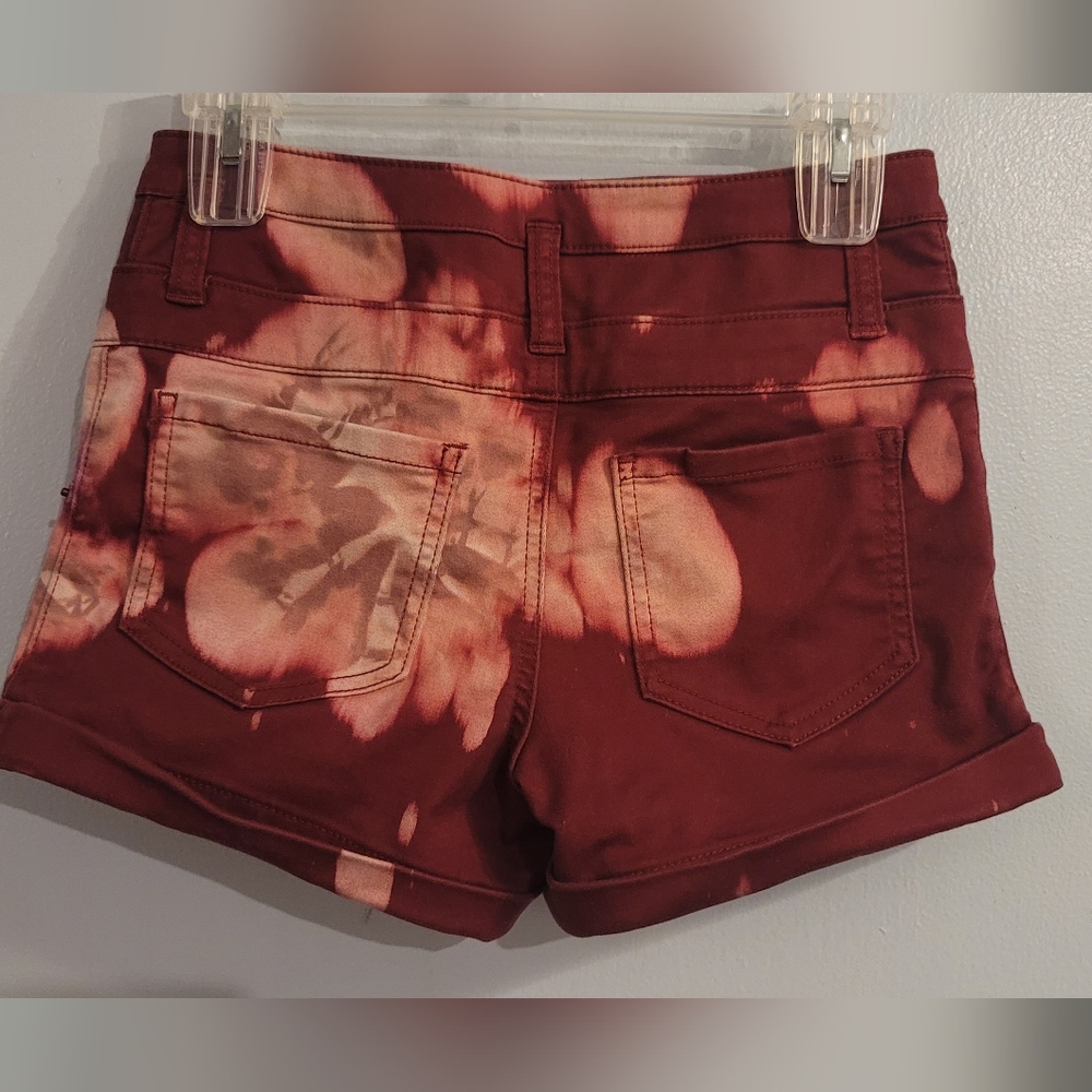 Mossimo supply Co. High rise shorts rose colored floral pattern size 4 / 27